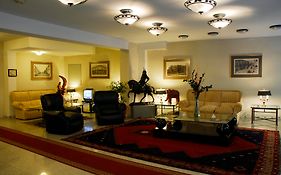 Windsor Suites Hotel